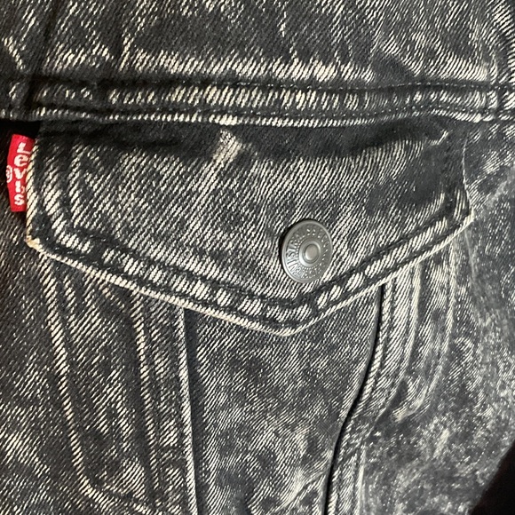 Levi's Black Acid Wash Denim Jacket with Sherpa Collar - Picture 4 of 5